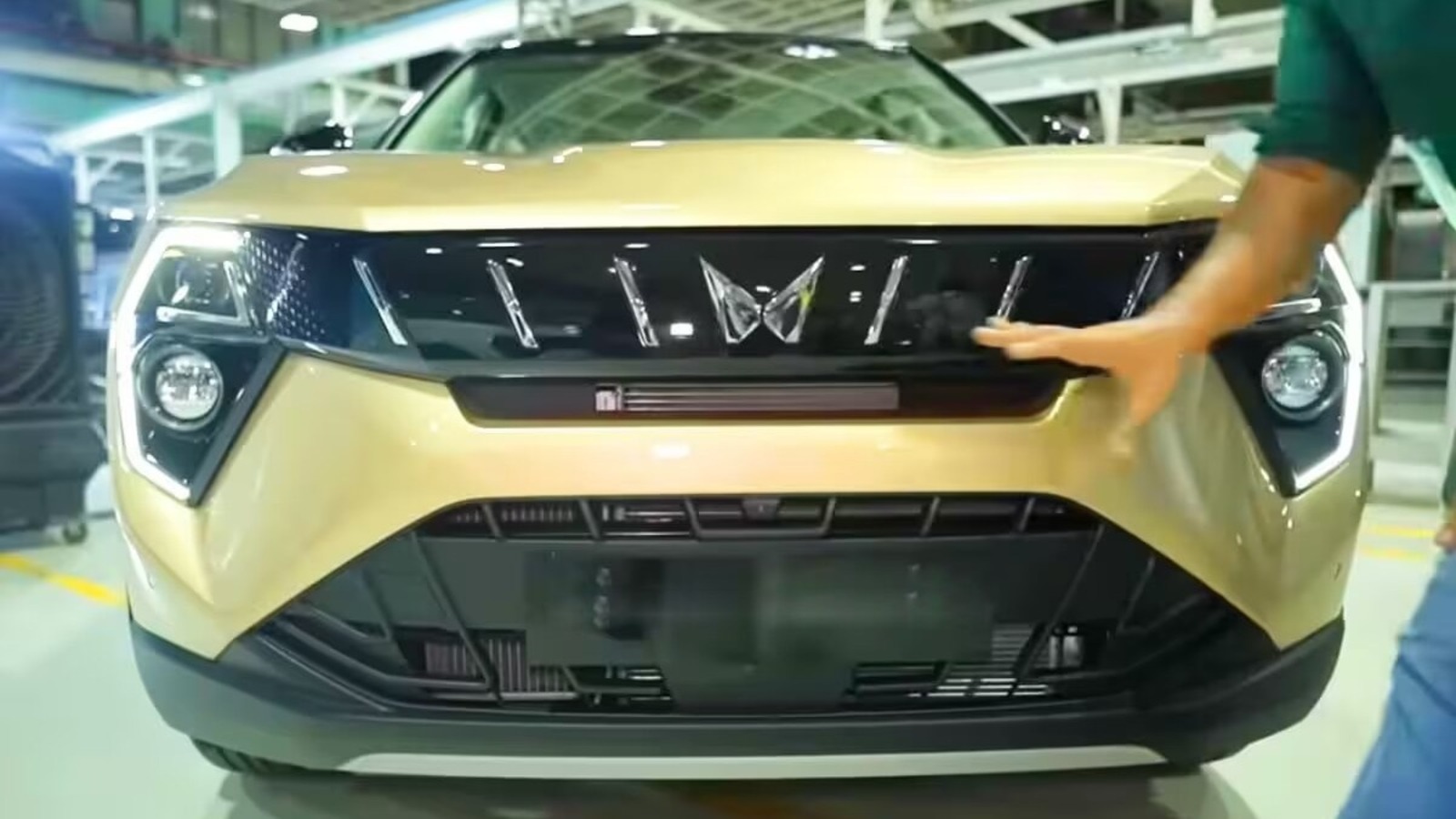 Mahindra XUV 3XO EV लॉन्च