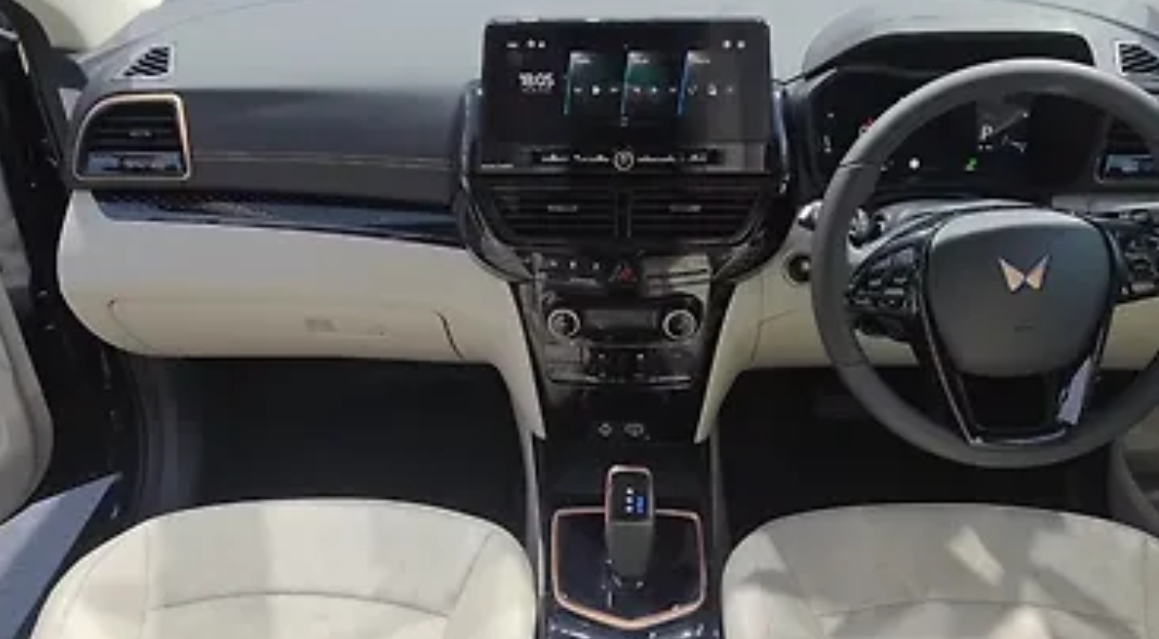 Mahindra XUV 3XO EV लॉन्च